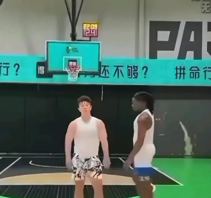 《牛教练的裤子》1080P无删减播放-黑哥全程盯着牛教练腰带下手太脏了-《牛教练的裤子》1V1单挑变扒裤大战爆笑全场